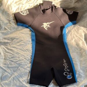2T Kids Black and Blue Shorty Wetsuit 50+ UV Protection